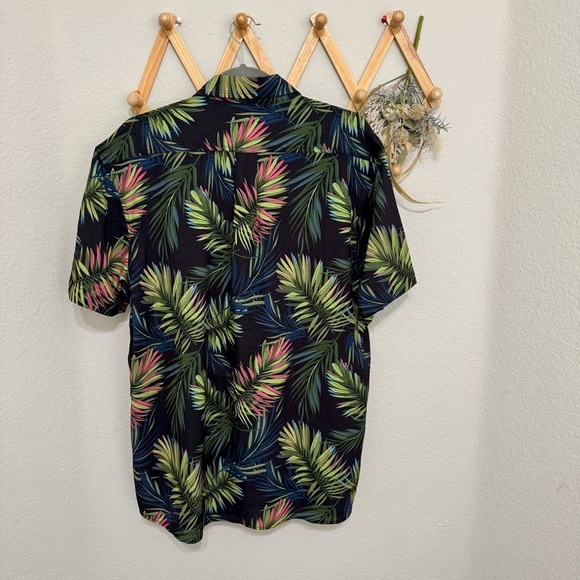NWT! ROWM Floral Beachy Resort Upf Vacation Button Down Short Sleeve Sz L - Picture 3 of 8